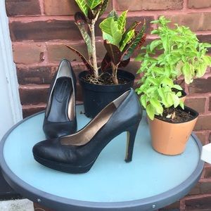 Banana Republic black leather stiletto pump size 6